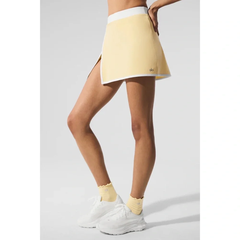 Alo Yoga Airbrush Streamlined Skirt Warm Butter/White XS
